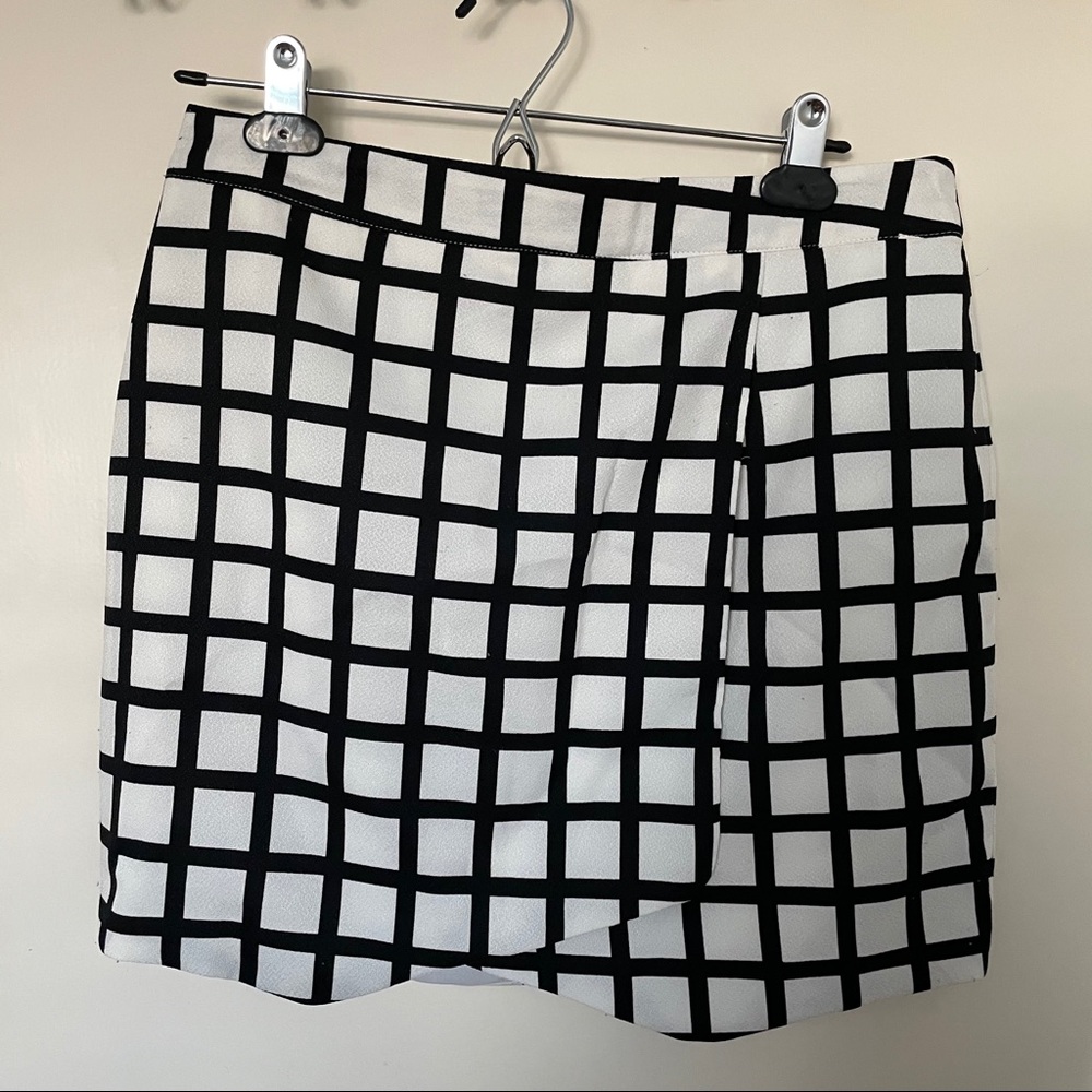 Forever21 black and white wrap mini skirt size M